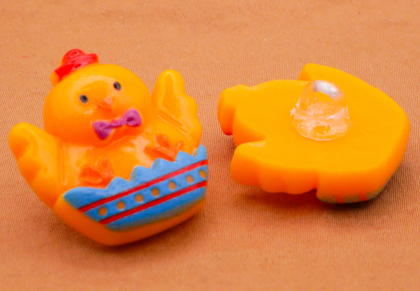 Chick Hatching Plastic Pair of Buttons 24x25mm