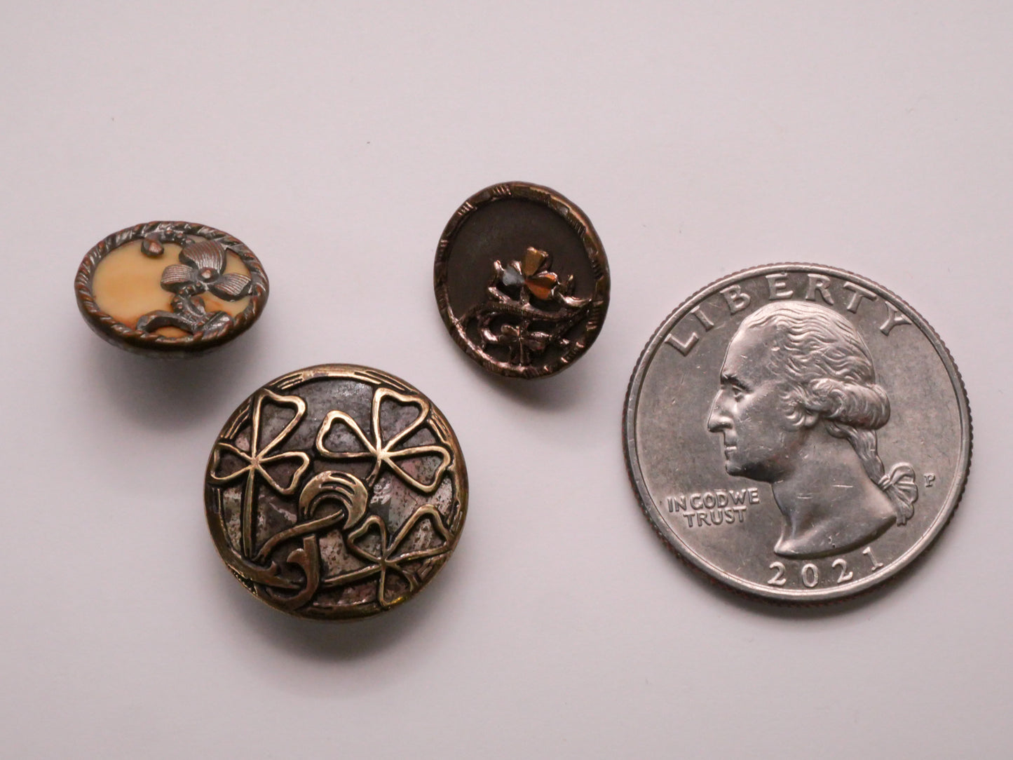 Clover Shamrock Three-Leaf Celluloid Victorian Metal Button Various 13-18mm