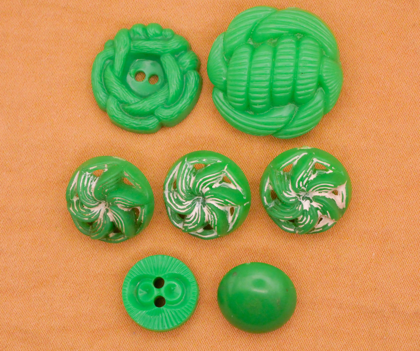 Kelly Green Housecoat Vintage Plastic Button Various 12-22mm