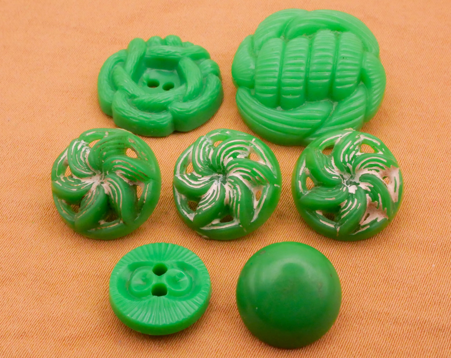 Kelly Green Housecoat Vintage Plastic Button Various 12-22mm