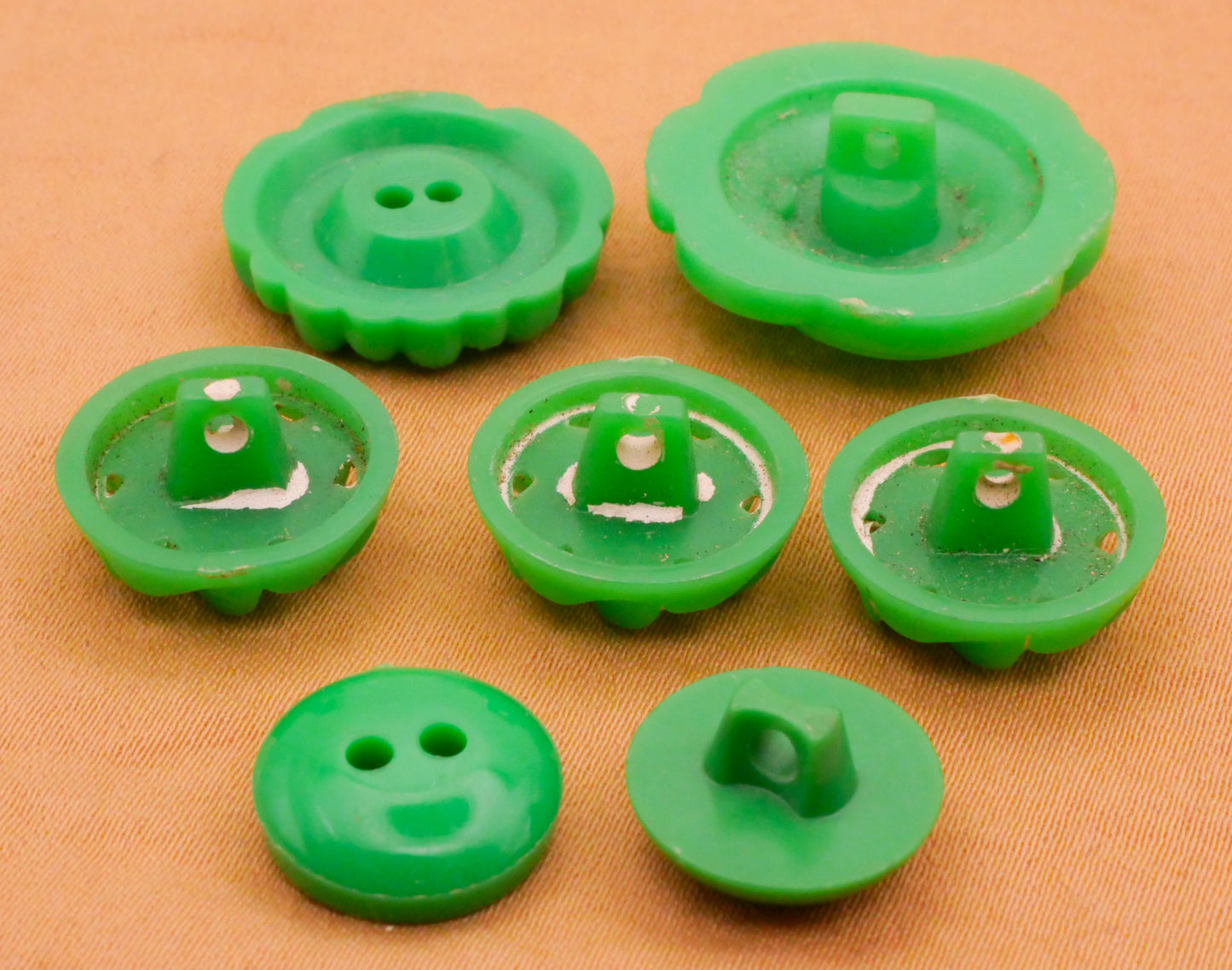 Kelly Green Housecoat Vintage Plastic Button Various 12-22mm