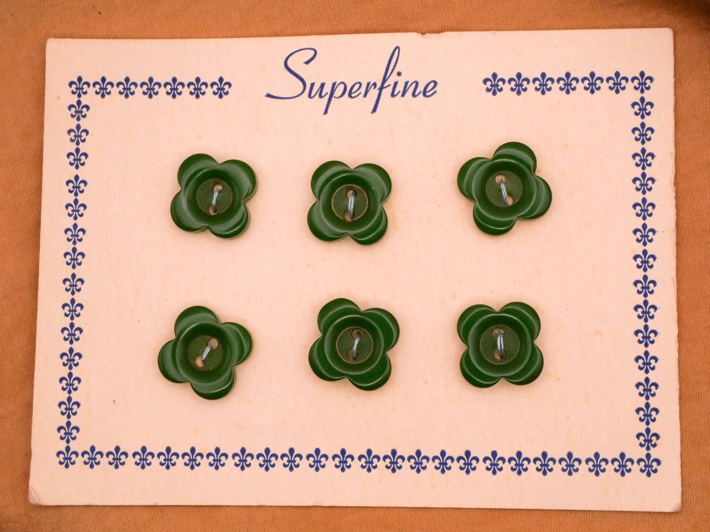 Clover Shamrock Four-Leaf Green Early Plastic Set of Six Carded Buttons 14mm