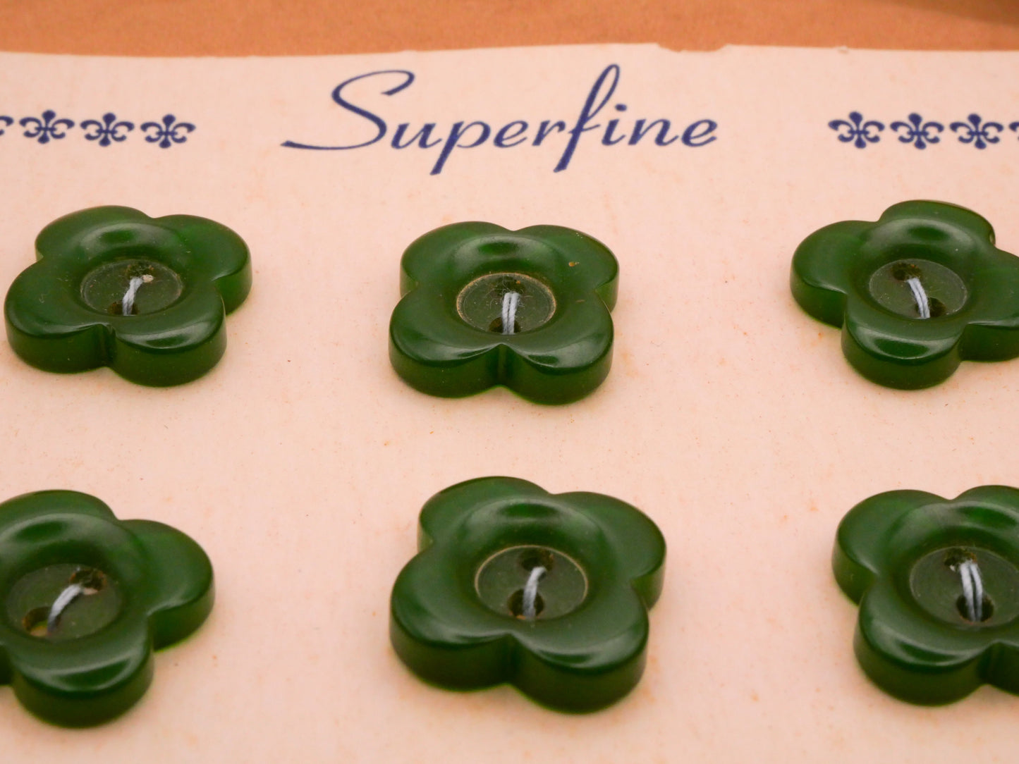 Clover Shamrock Four-Leaf Green Early Plastic Set of Six Carded Buttons 14mm