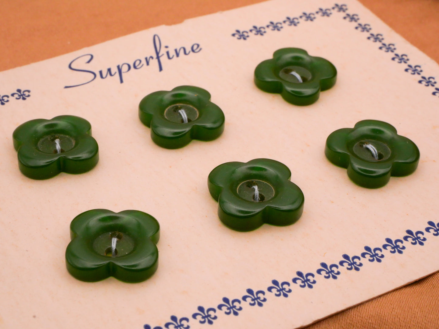 Clover Shamrock Four-Leaf Green Early Plastic Set of Six Carded Buttons 14mm