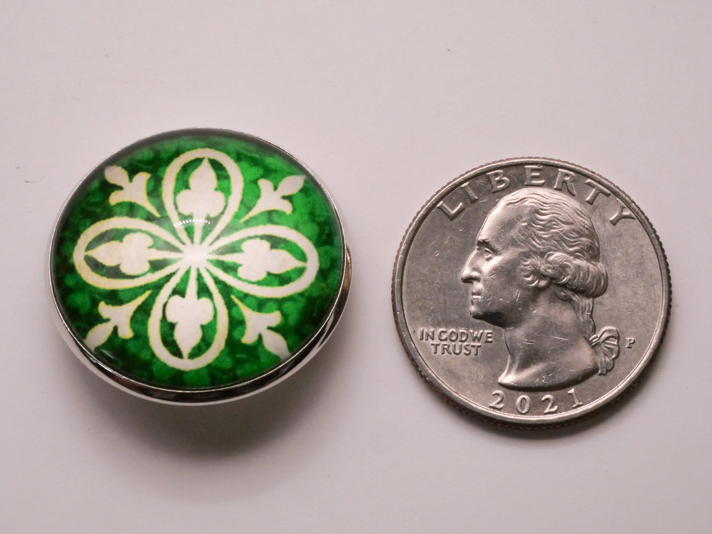 Clover Shamrock Fleur Filigree Dome Glass Silver Metal Button 27mm