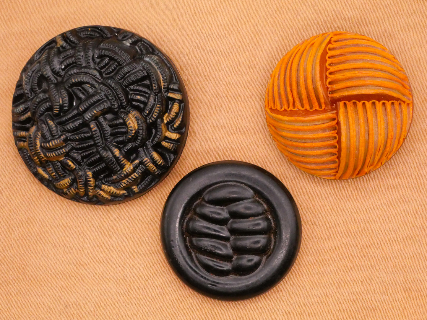Knit Yarn Look Vintage Plastic Button Various 26-34mm