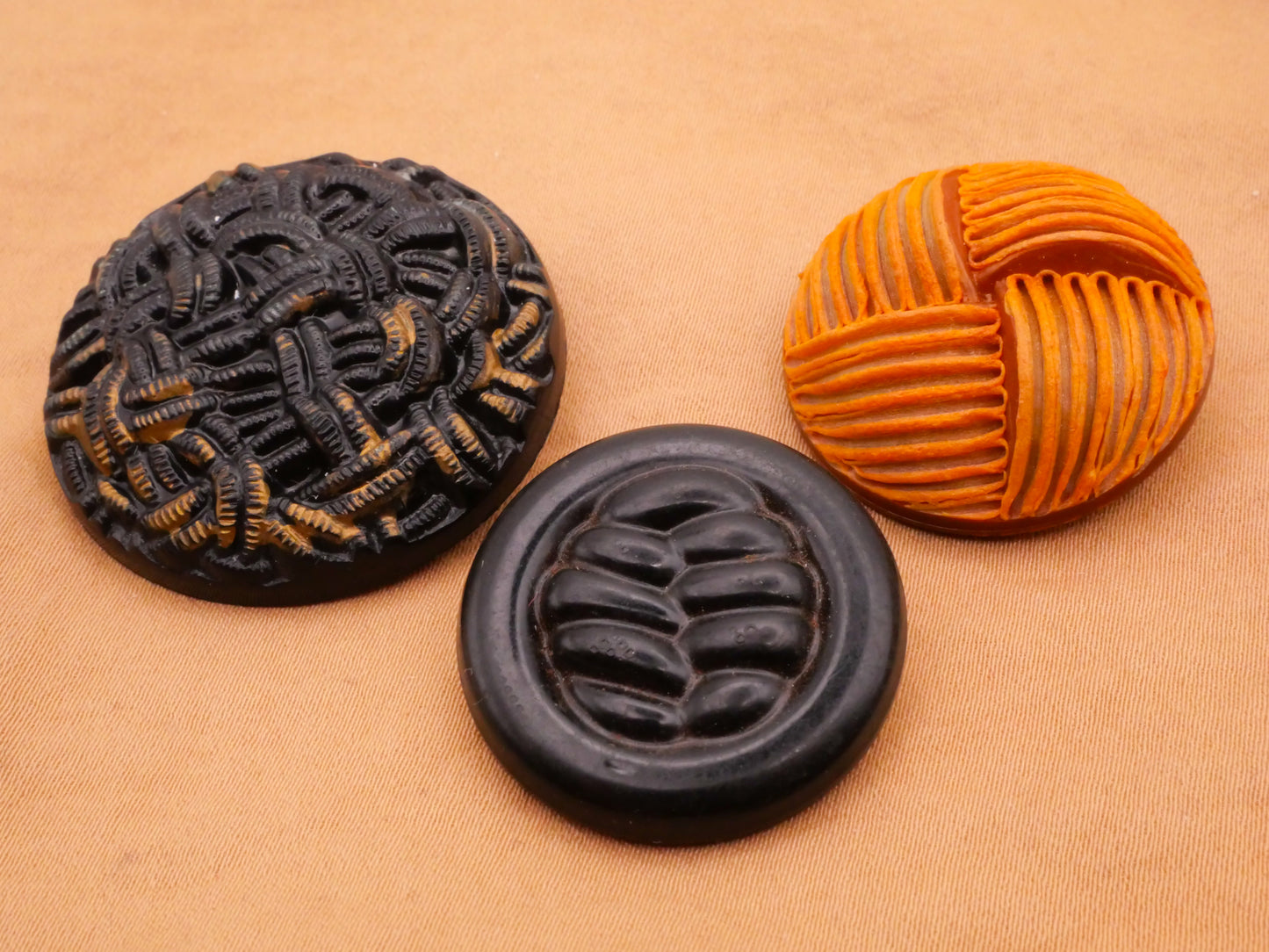 Knit Yarn Look Vintage Plastic Button Various 26-34mm