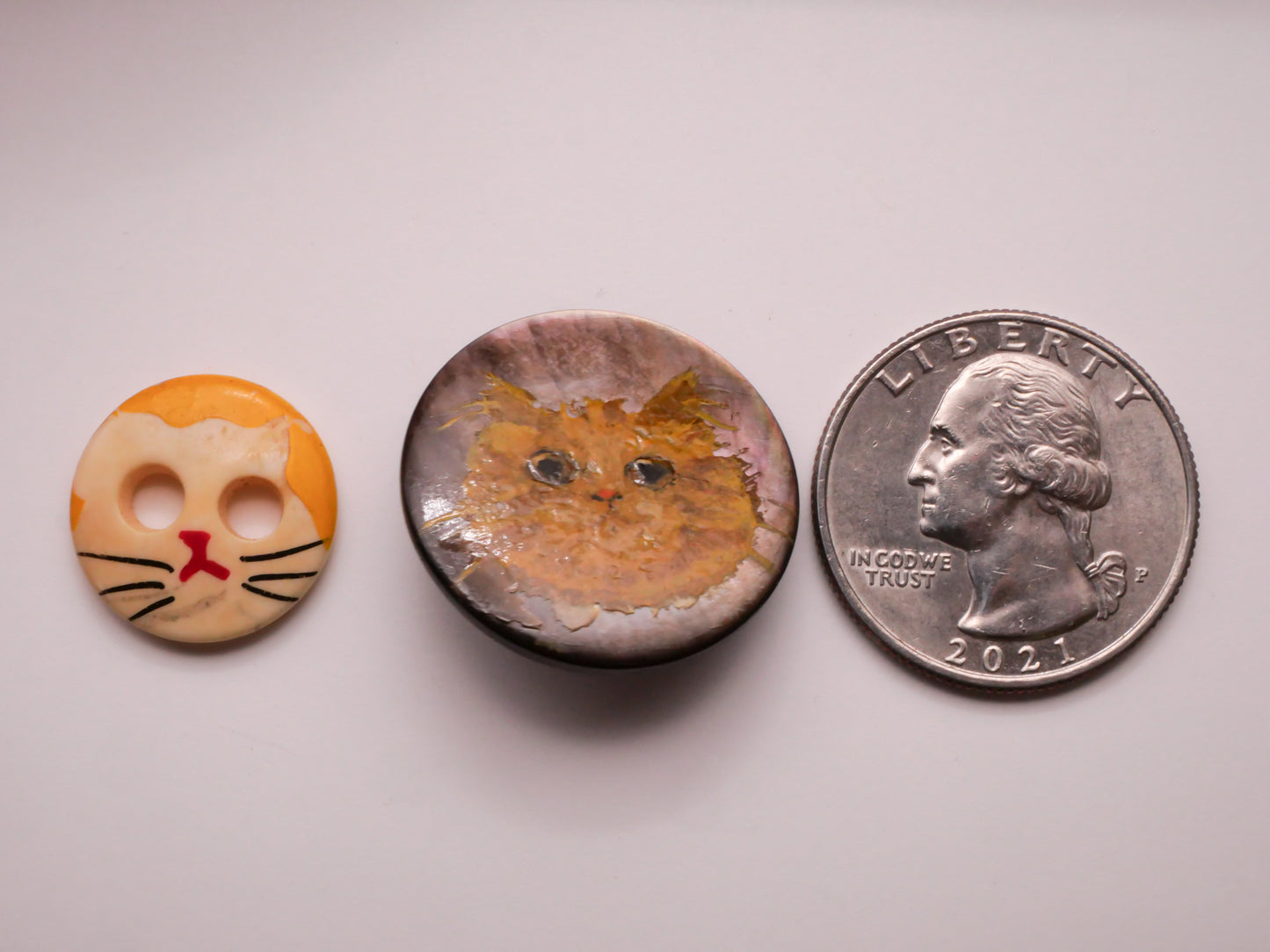 Cat Kitty Hand-Painted Face Horn or Mother of Pearl Button Various 17-25mm
