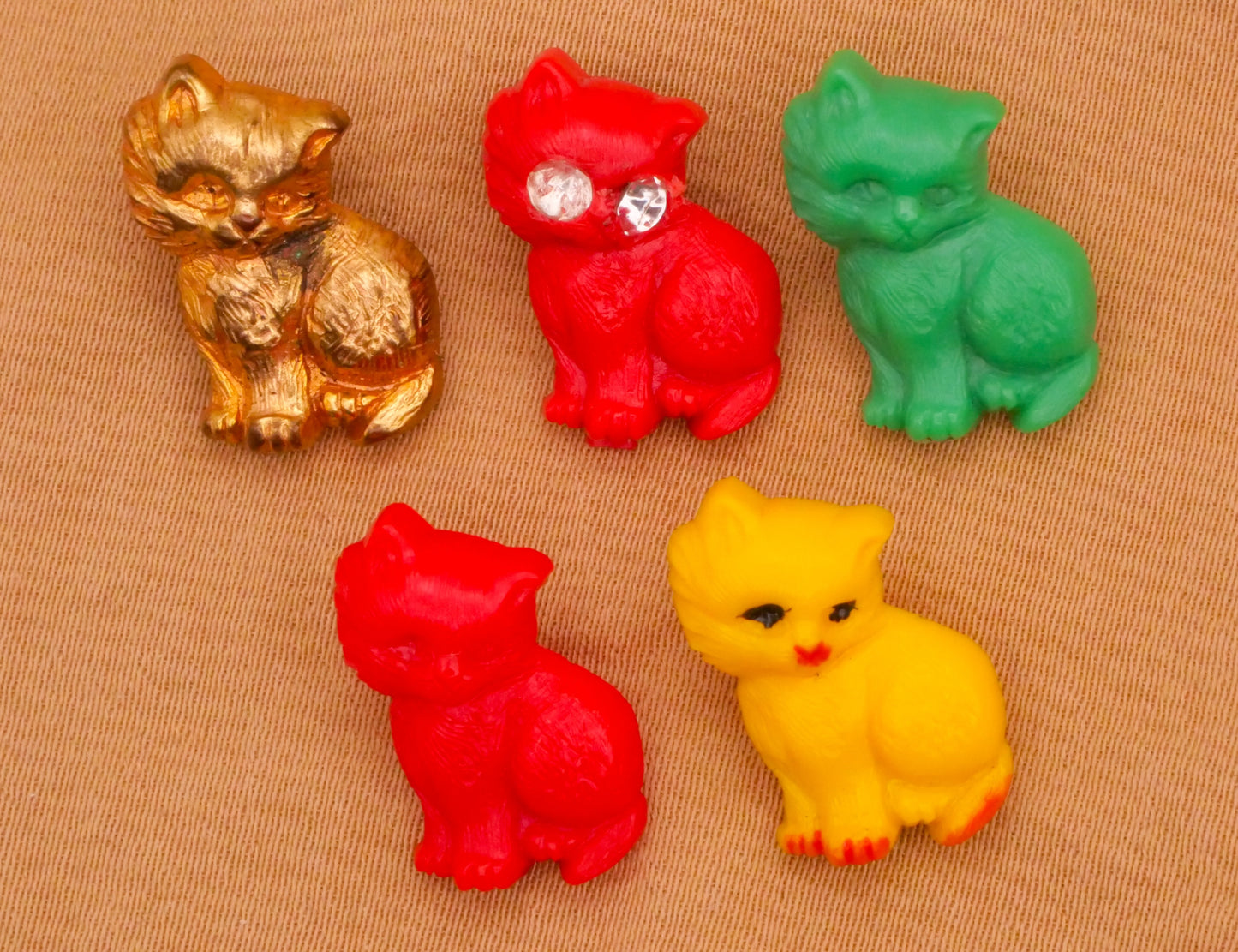 Cat Kitty Goofie Goofy Vintage Plastic Button Various 10x17mm