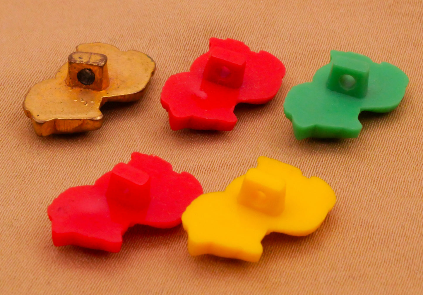 Cat Kitty Goofie Goofy Vintage Plastic Button Various 10x17mm