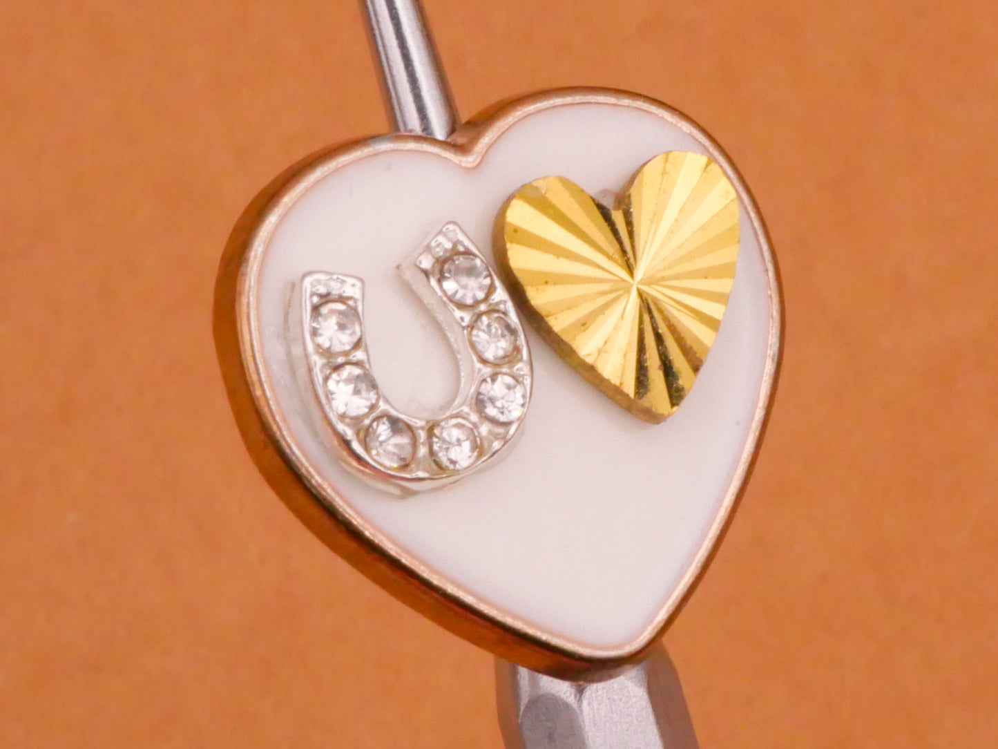 Lucky in Love Horseshoe Heart Enamel Metal Button 16mm
