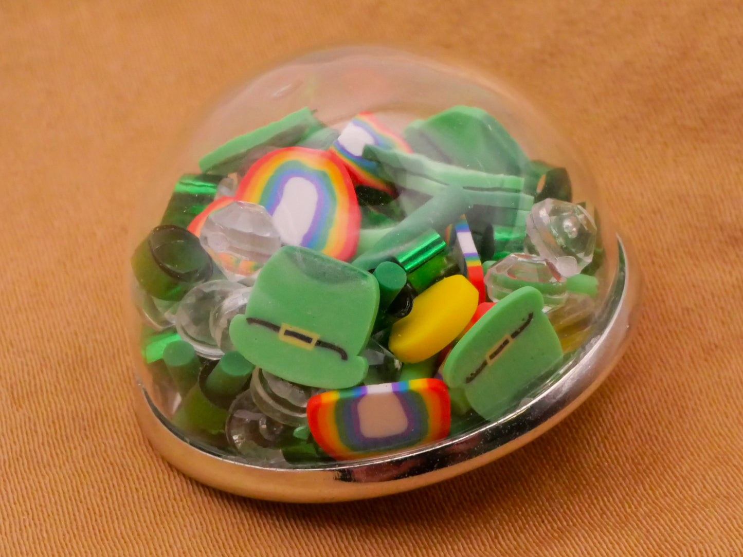 Pot of Gold Moveable Rainbow Leprechaun Plastic Metal Dome Button 27mm
