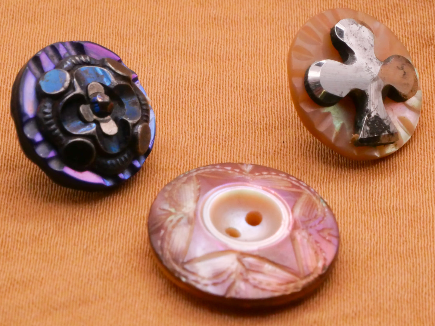 Clover Club Mother of Pearl Button Various 14-16mm