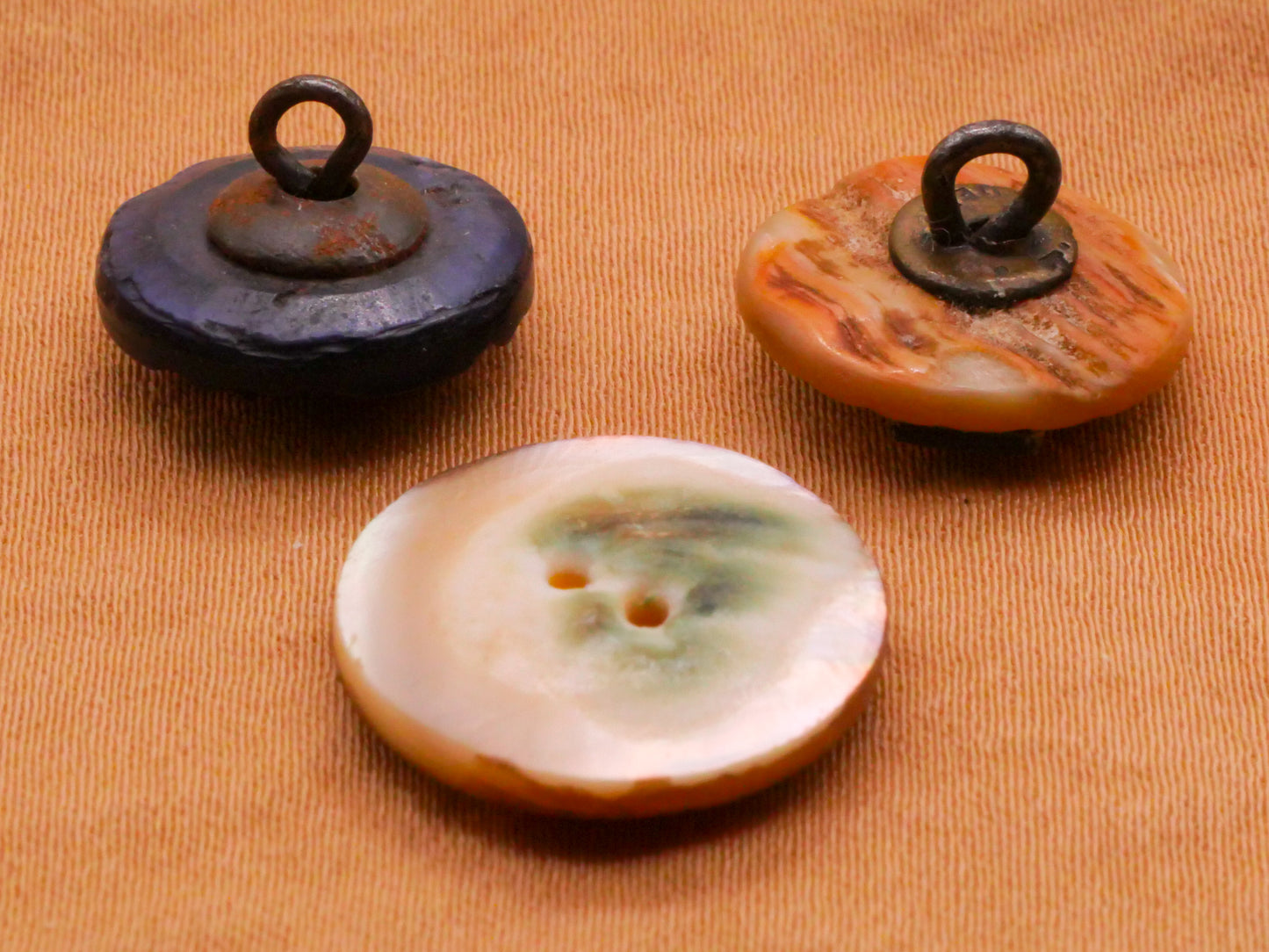 Clover Club Mother of Pearl Button Various 14-16mm