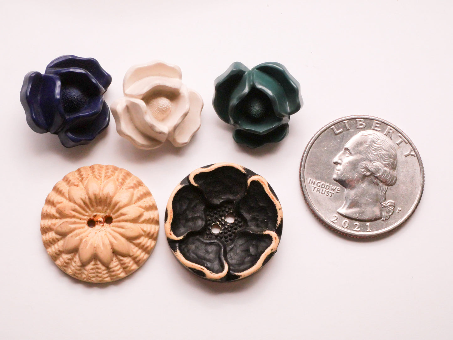 Flower Bloom Vintage Plastic Button Various 18-23mm