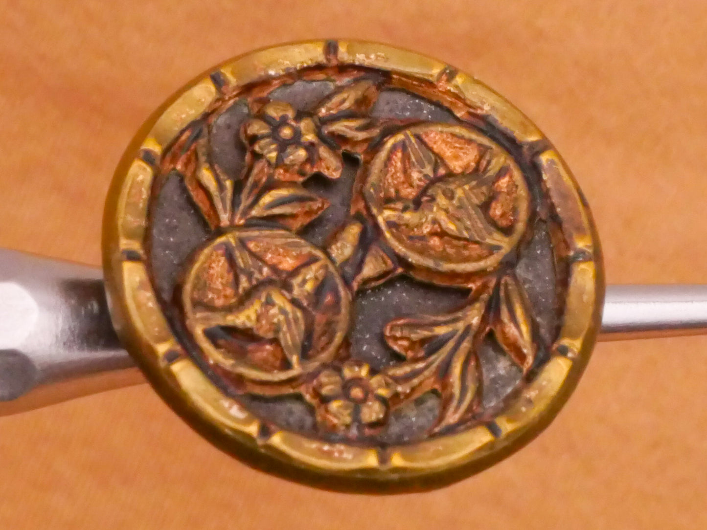Bird Friends Victorian Metal Button Various 14-17mm