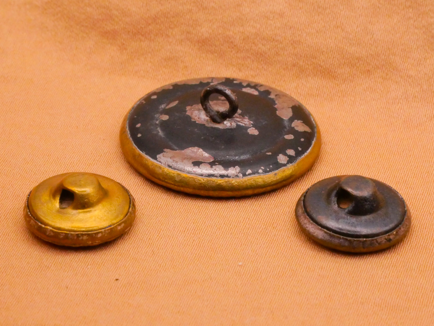 Leaf Garland Wavy Back Victorian Metal Button Various 14-26mm