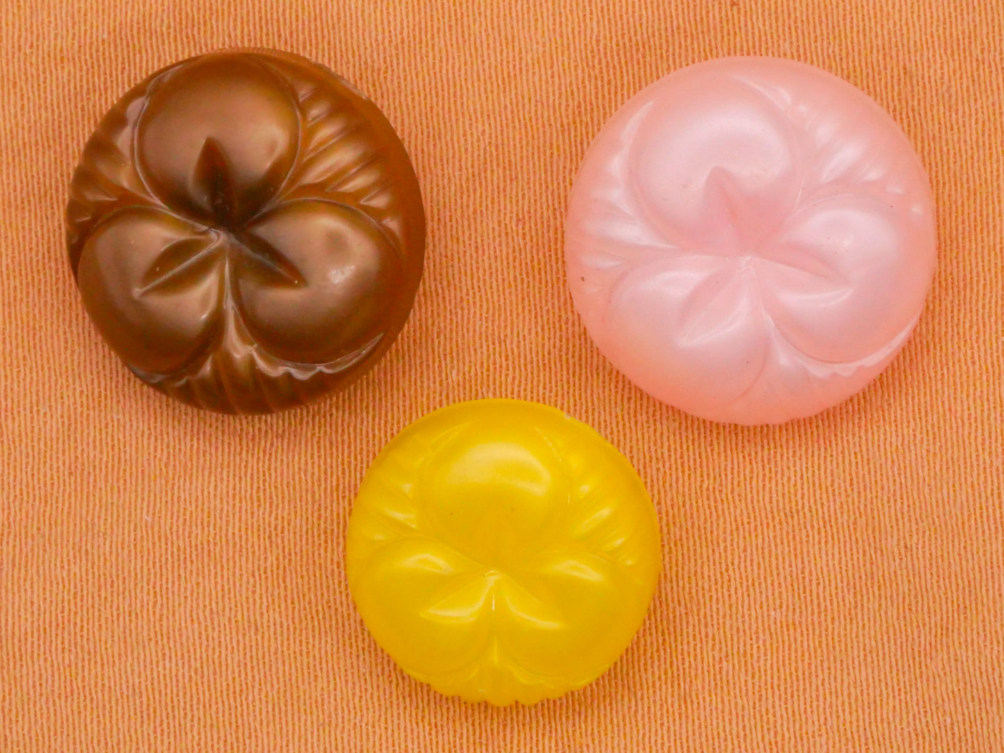 Clover Three-Leaf Vintage Early Plastic Button Various 13-16mm