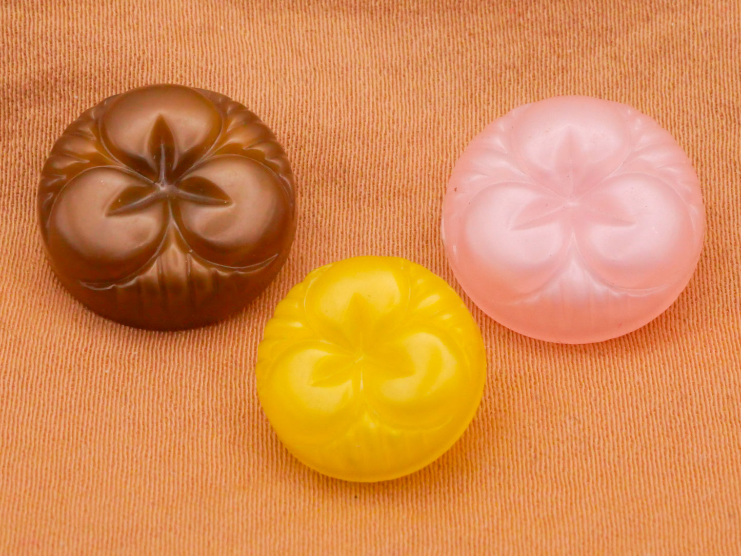 Clover Three-Leaf Vintage Early Plastic Button Various 13-16mm