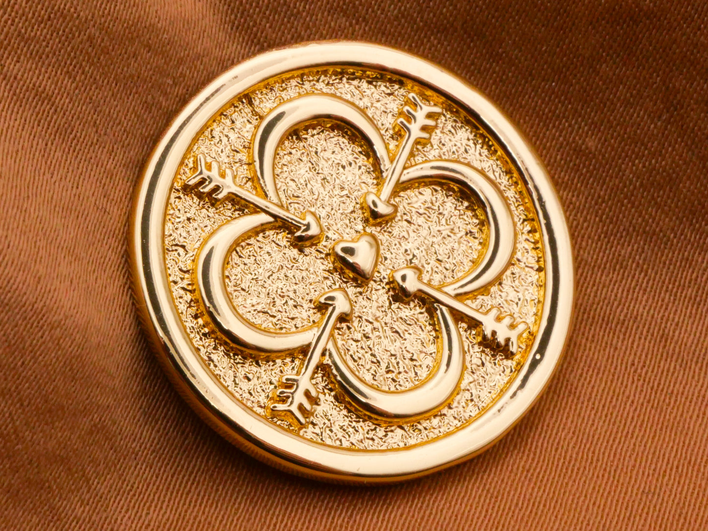 Clover Arrows Heart Shiny Gold Metal Button 24mm