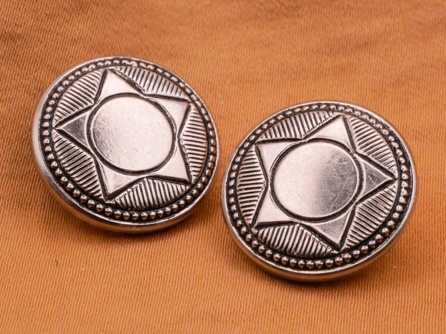 Star Western Vintage Silver Metal Pair of Buttons 18mm