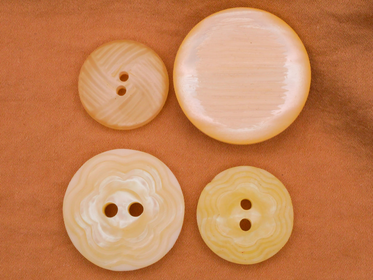 Pearlized Ivory Plastic Button Various 19-28mm