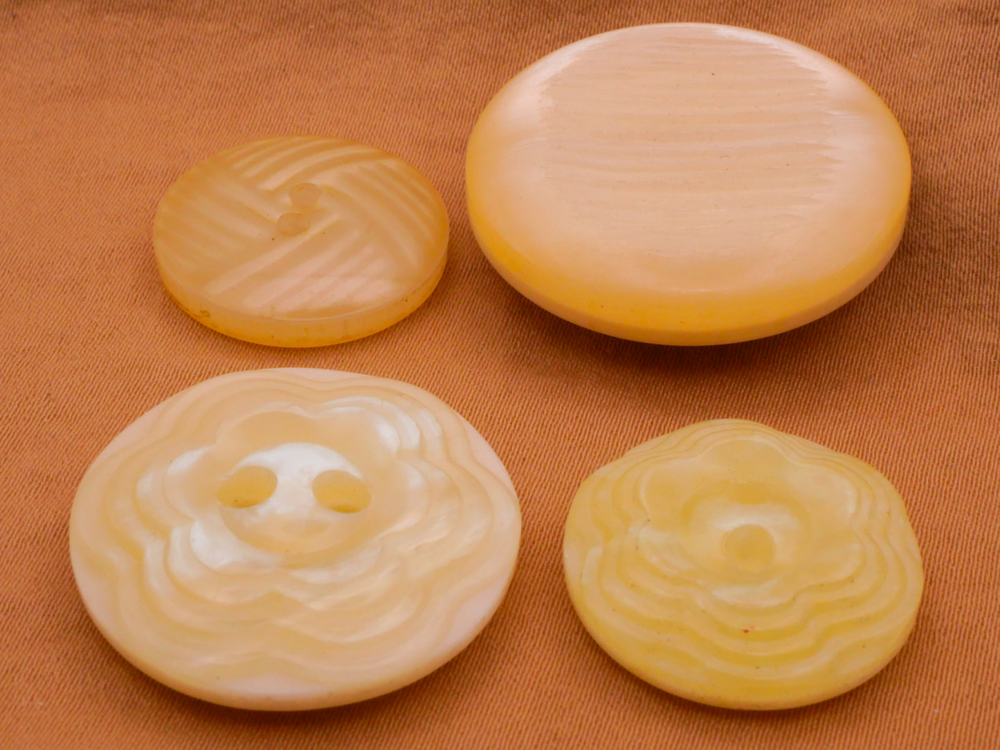 Pearlized Ivory Plastic Button Various 19-28mm