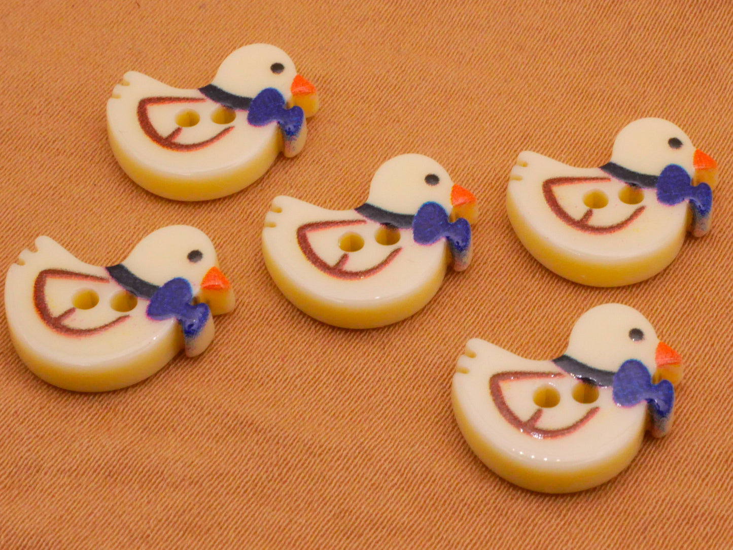 Chick Bowtie Plastic Set of Five Buttons 13mm