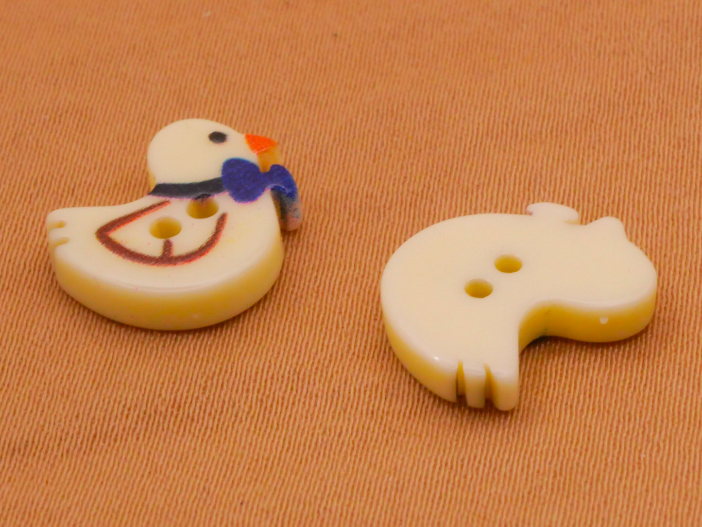 Chick Bowtie Plastic Set of Five Buttons 13mm