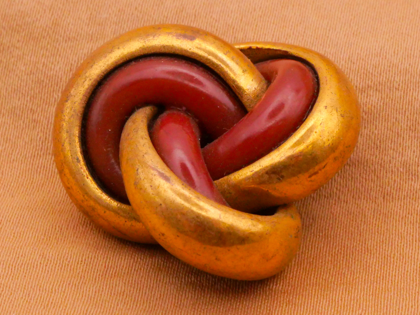 Trinity Knot Extruded Celluloid Early Plastic Button 26x27mm