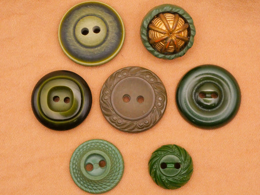 Green Vintage Plastic Button Various 12-19mm