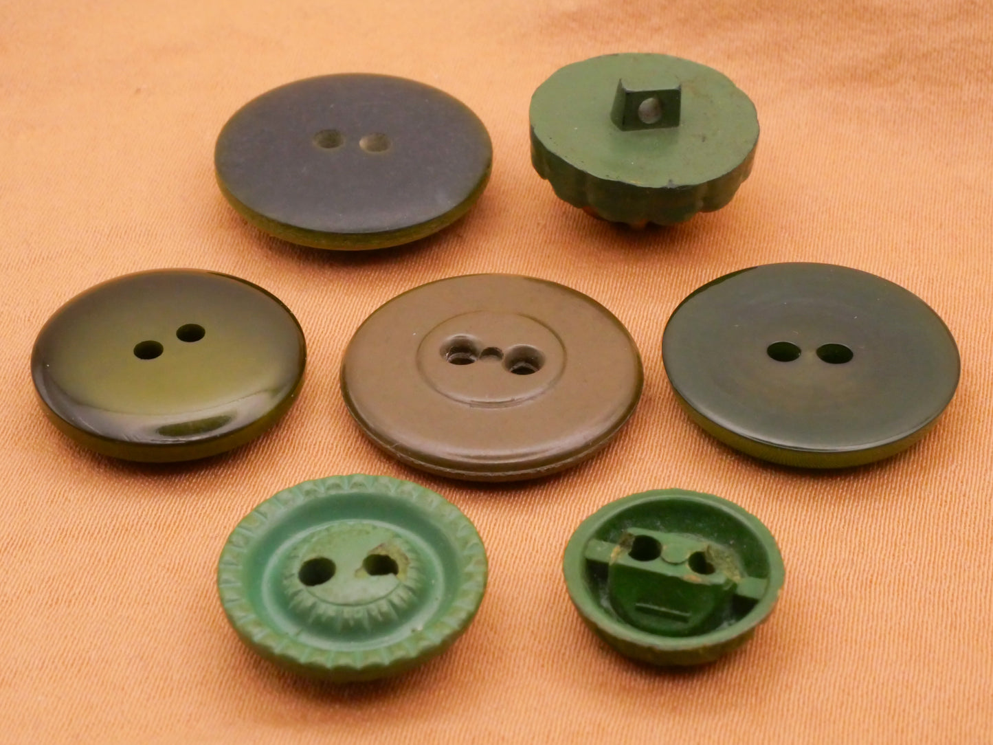 Green Vintage Plastic Button Various 12-19mm
