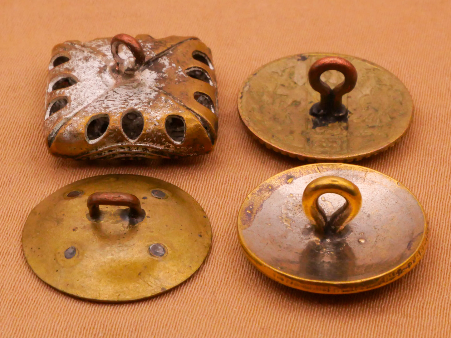 Clover Flower Victorian Metal Button Various 17-18mm