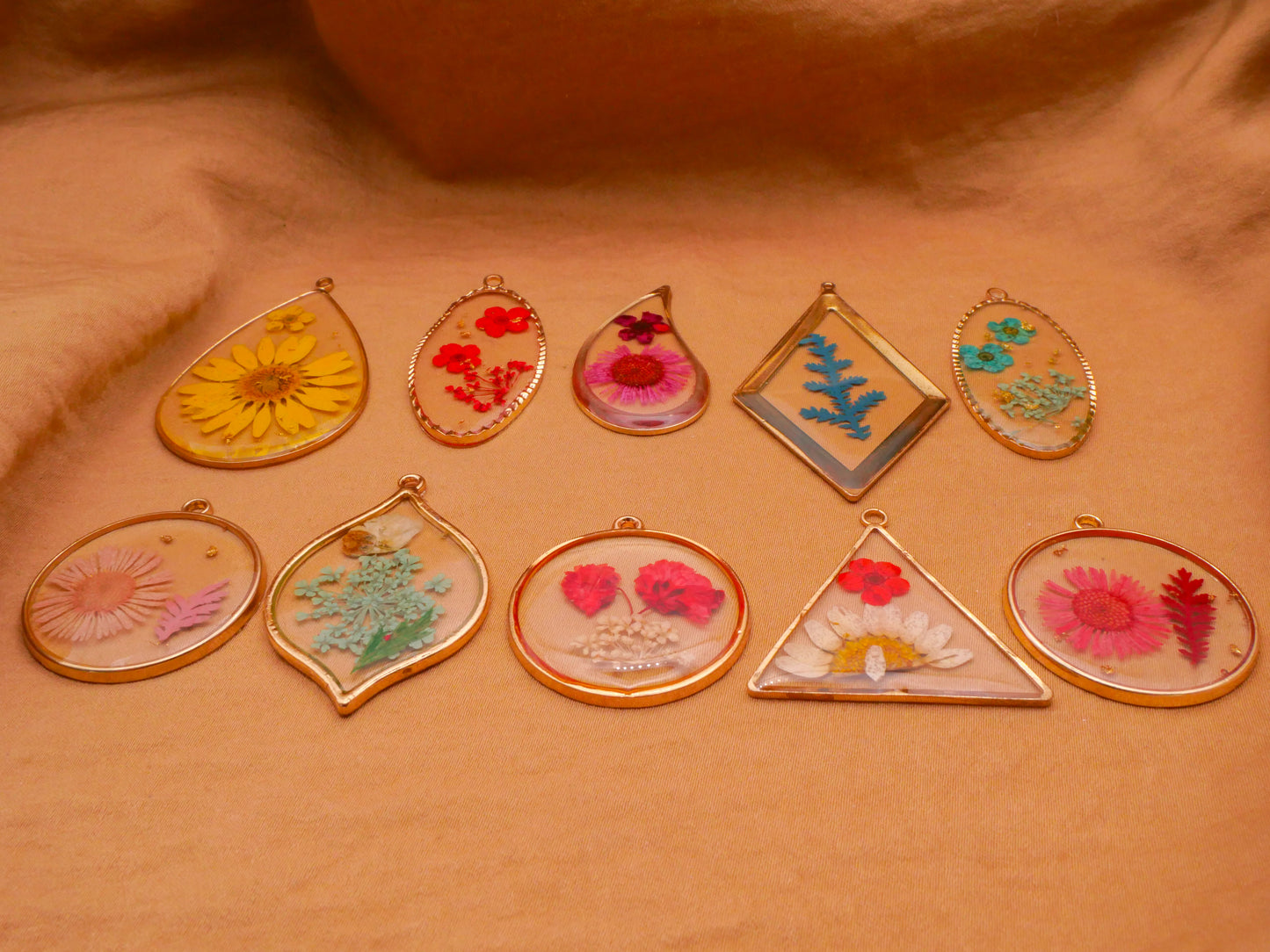 Habitat Real Flower Plastic Resin Pendant Charm Embellishment Various 21-55mm