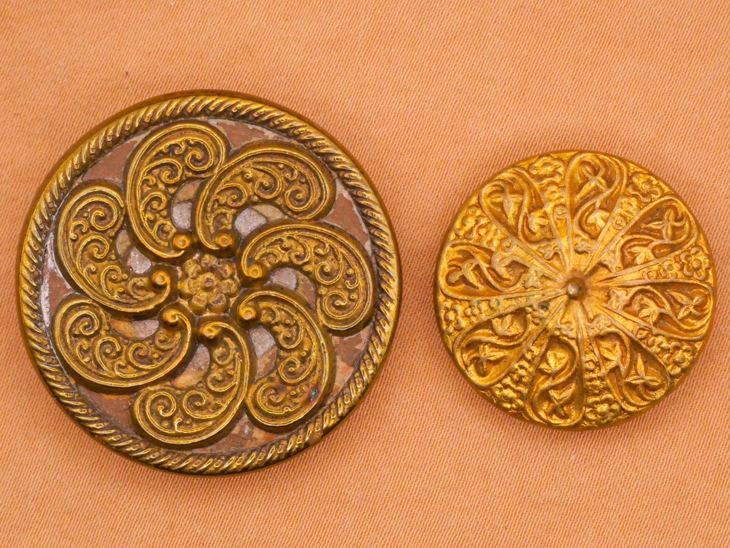 Mandala Fan Design Pad Back Metal Button Various 23-32mm