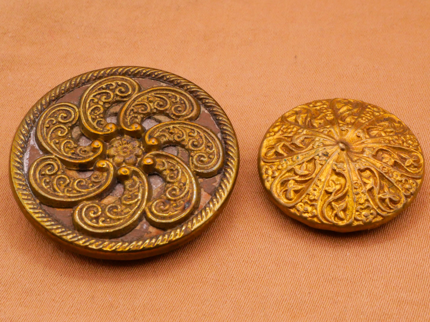 Mandala Fan Design Pad Back Metal Button Various 23-32mm