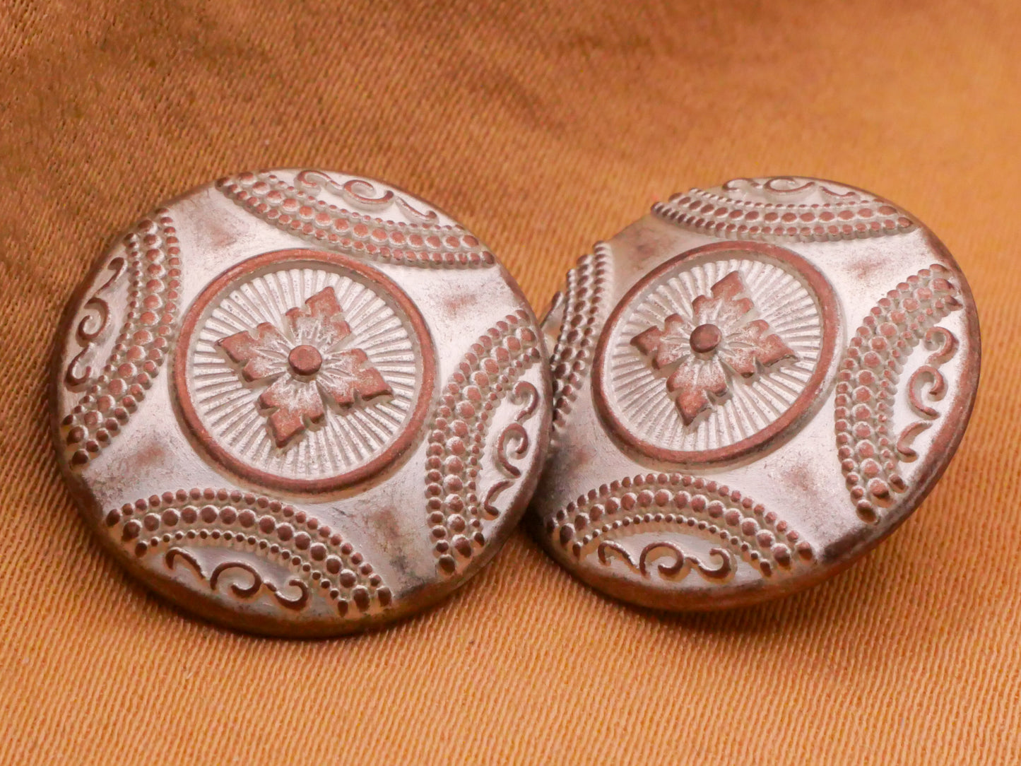 Shield White Wash Copper Metal Button 17mm