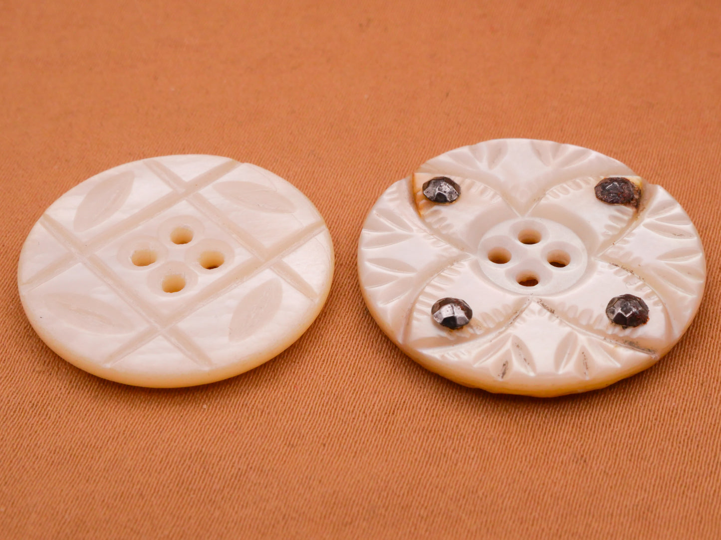 Leaf Carved Mother of Pearl Shell Button Various 25-27mm