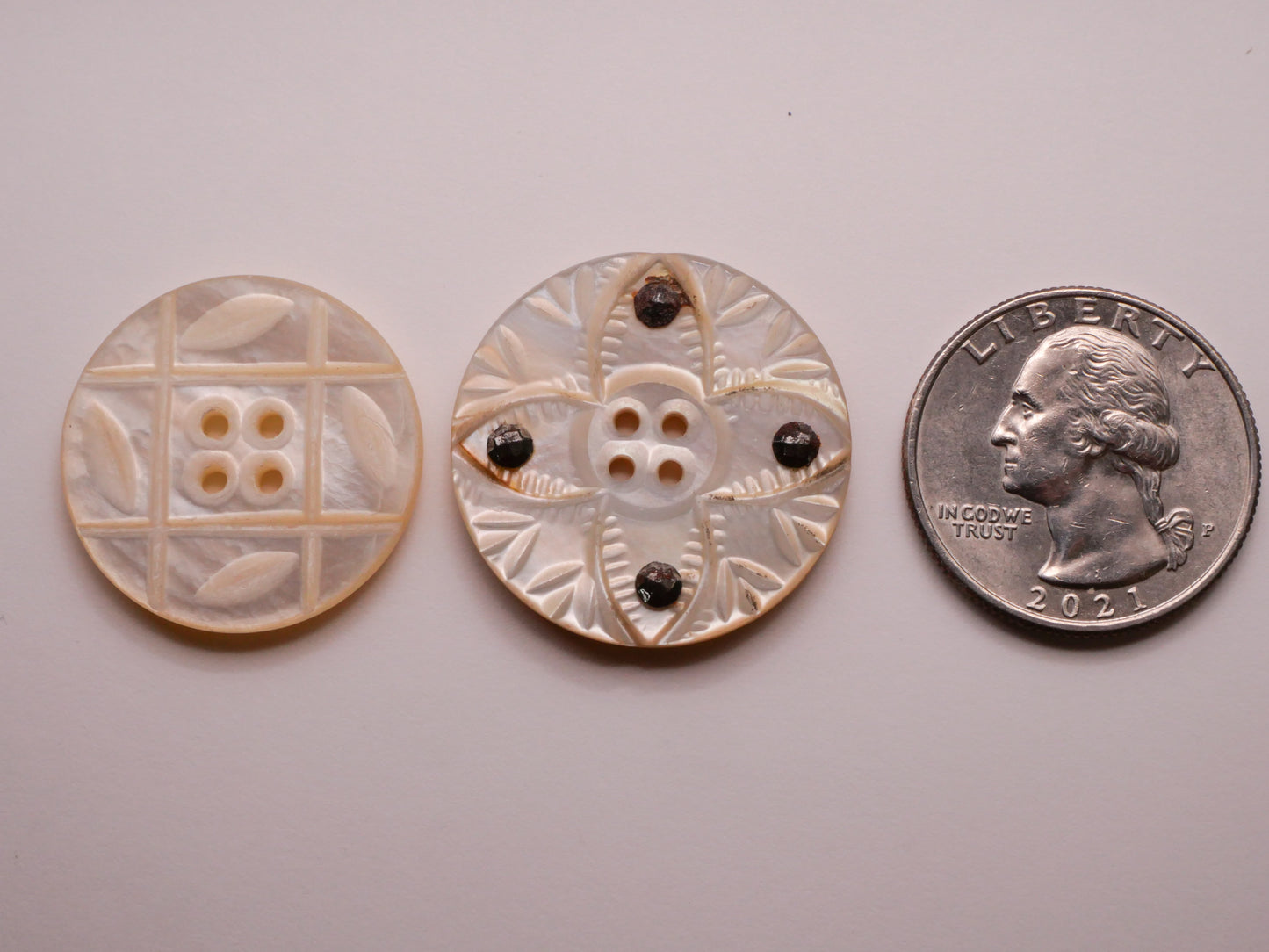 Leaf Carved Mother of Pearl Shell Button Various 25-27mm