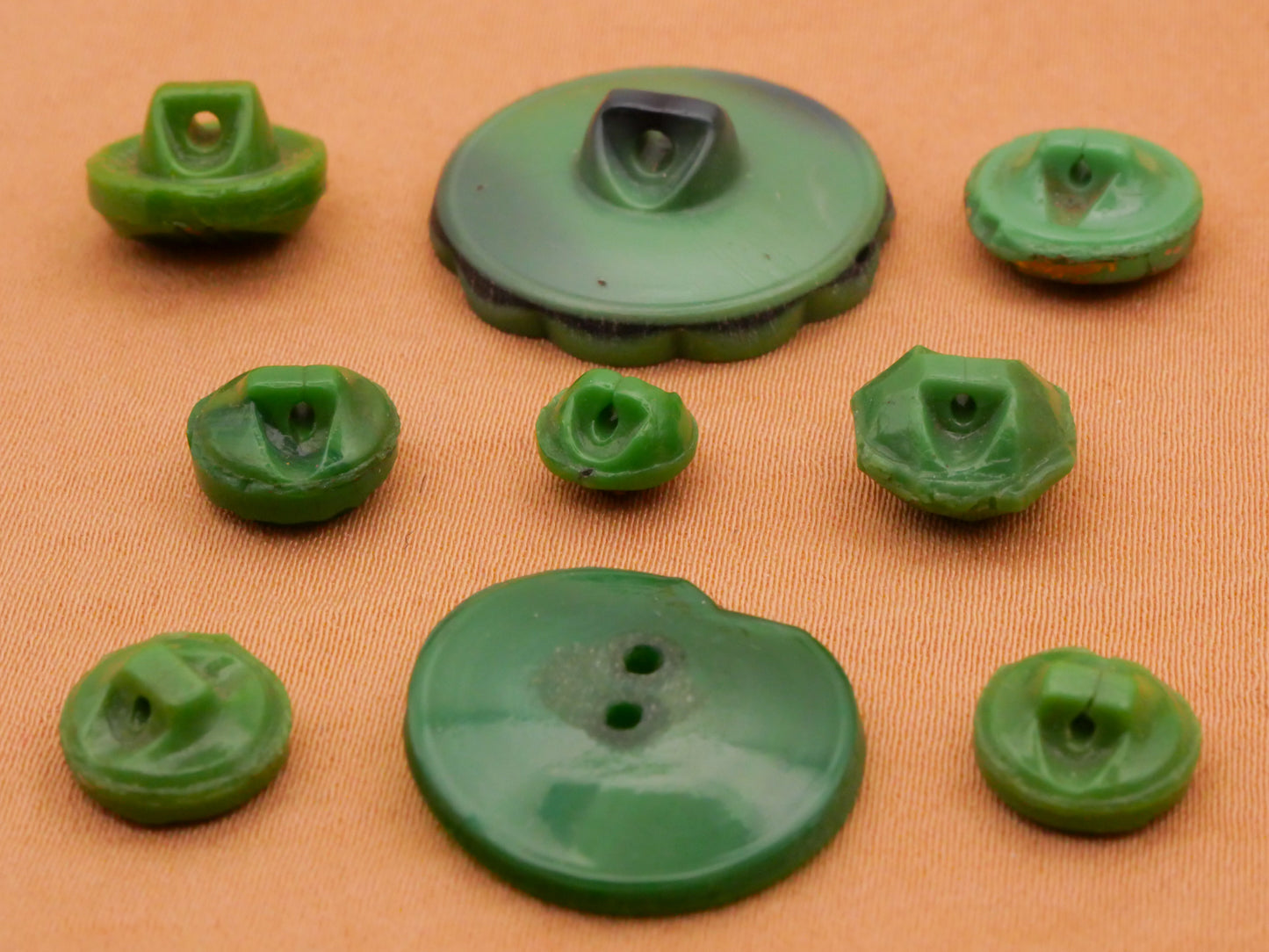 Kelly Green Vintage Glass Button Various 7-22mm