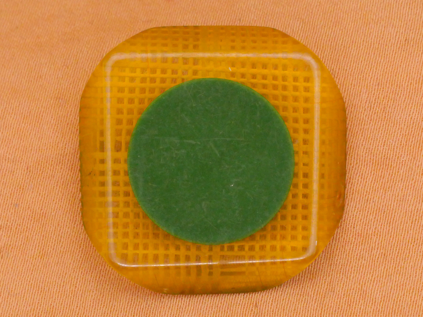 Green Dot Embedded Hatch Apple Juice Bakelite Early Plastic Button 26mm