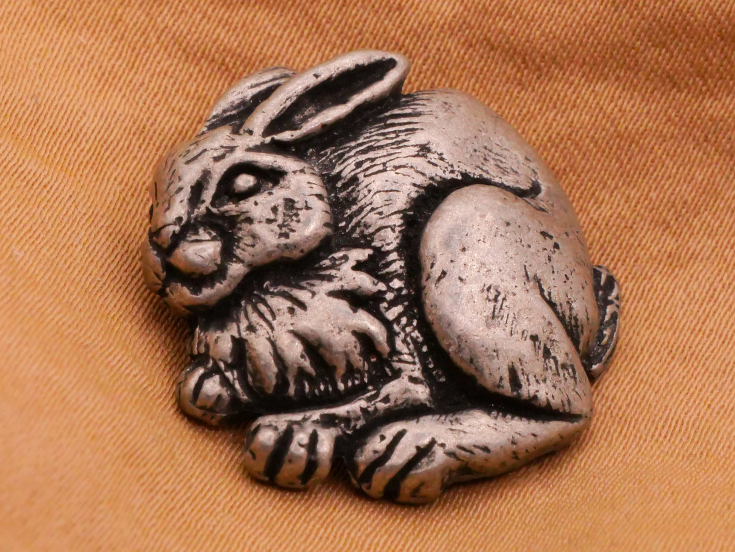 Bunny Rabbit Realistic Zia River Co Pewter Metal Button 22x23mm