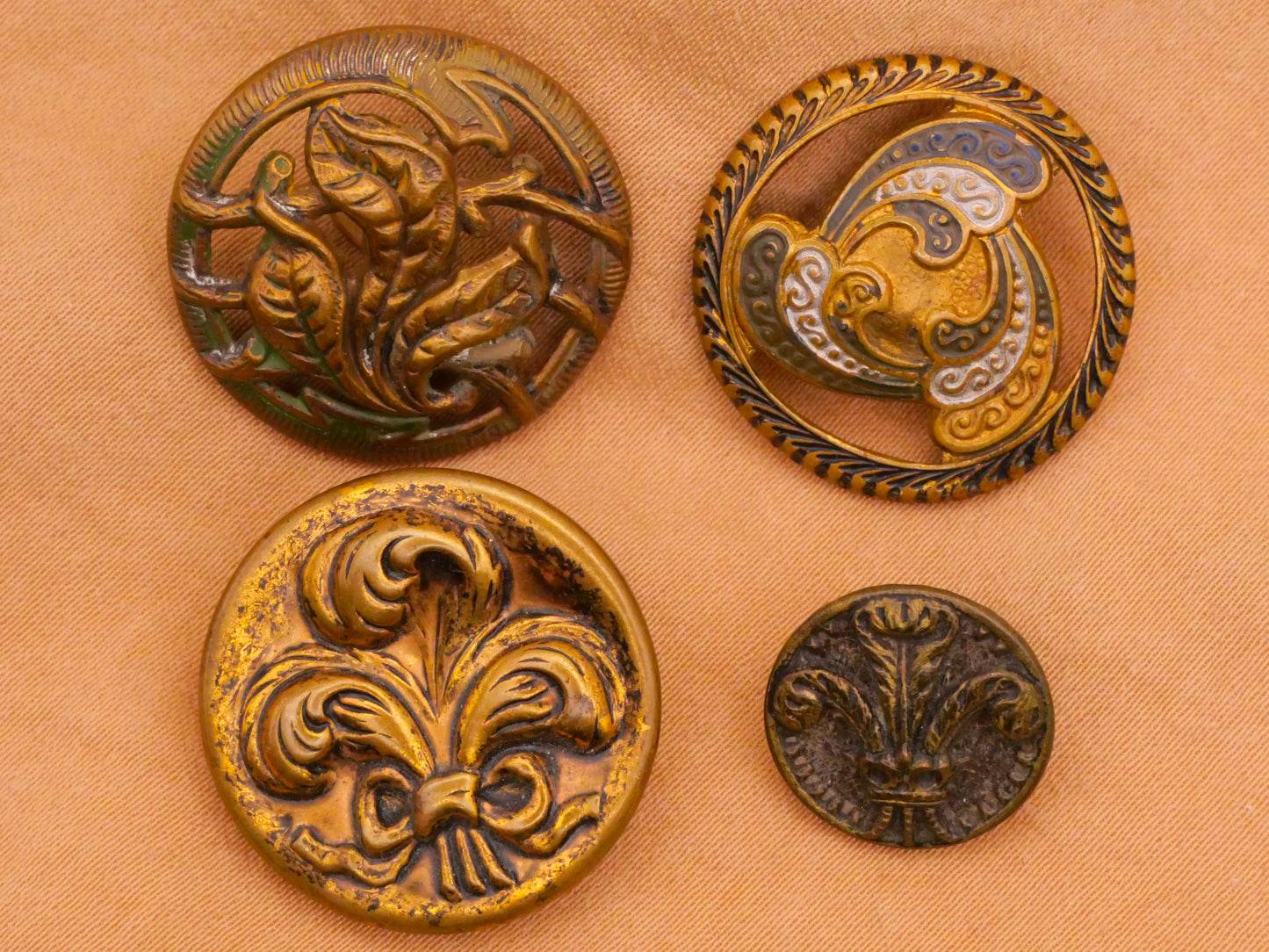 Three Plumes Feathers or Leaves Victorian Metal Button Various 14-23mm