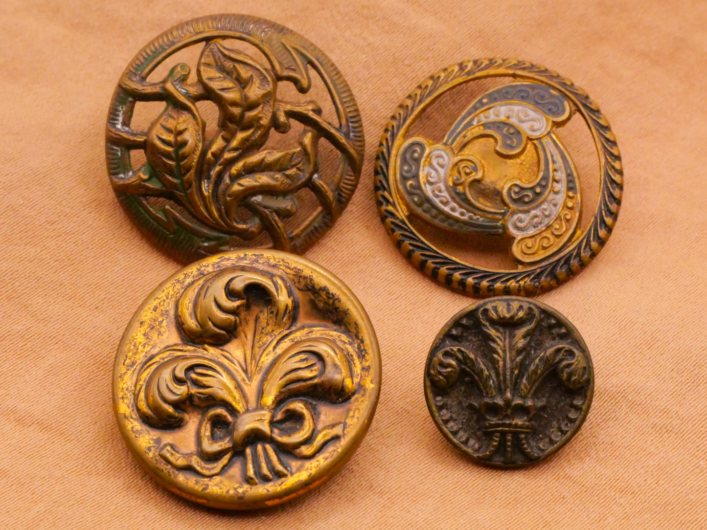 Three Plumes Feathers or Leaves Victorian Metal Button Various 14-23mm