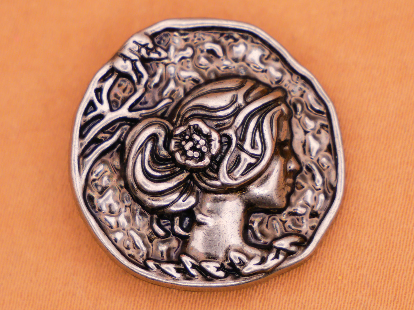 Woman Girl Portrait Flower Antiqued Silver Metal Button 23mm