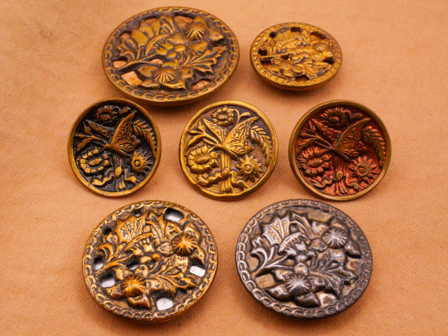 Butterfly Flower Garden Design Victorian Metal Button Various 18-29mm