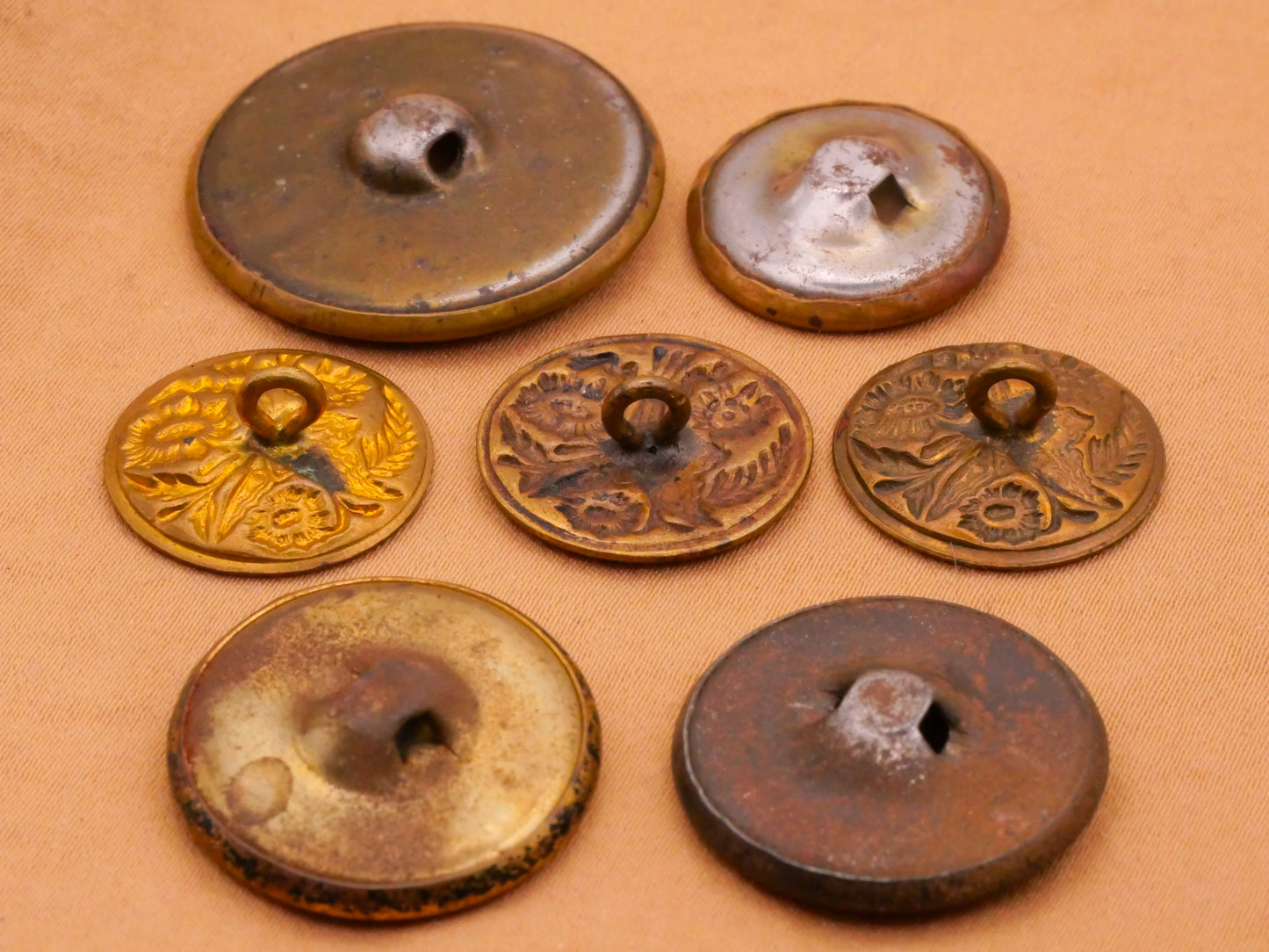 Butterfly Flower Garden Design Victorian Metal Button Various 18-29mm
