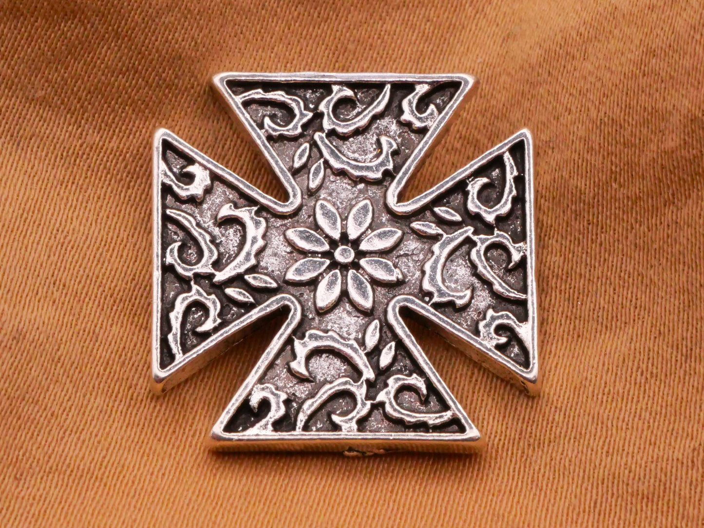 Cross Flower Center Silver Metal Button 20mm
