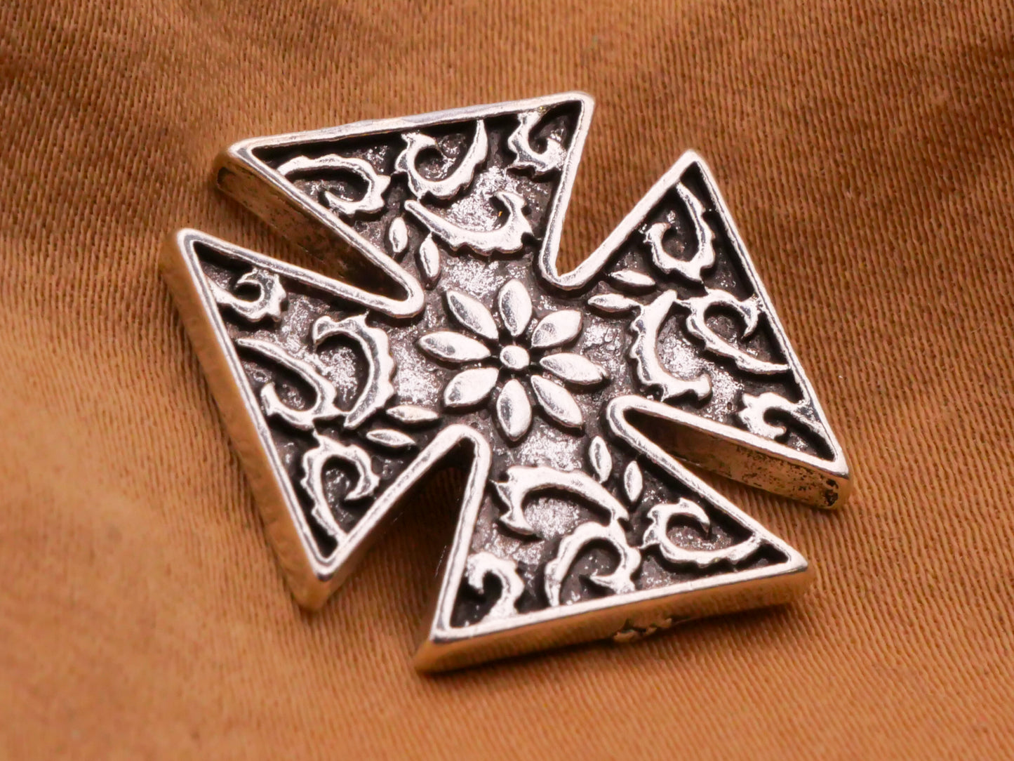 Cross Flower Center Silver Metal Button 20mm