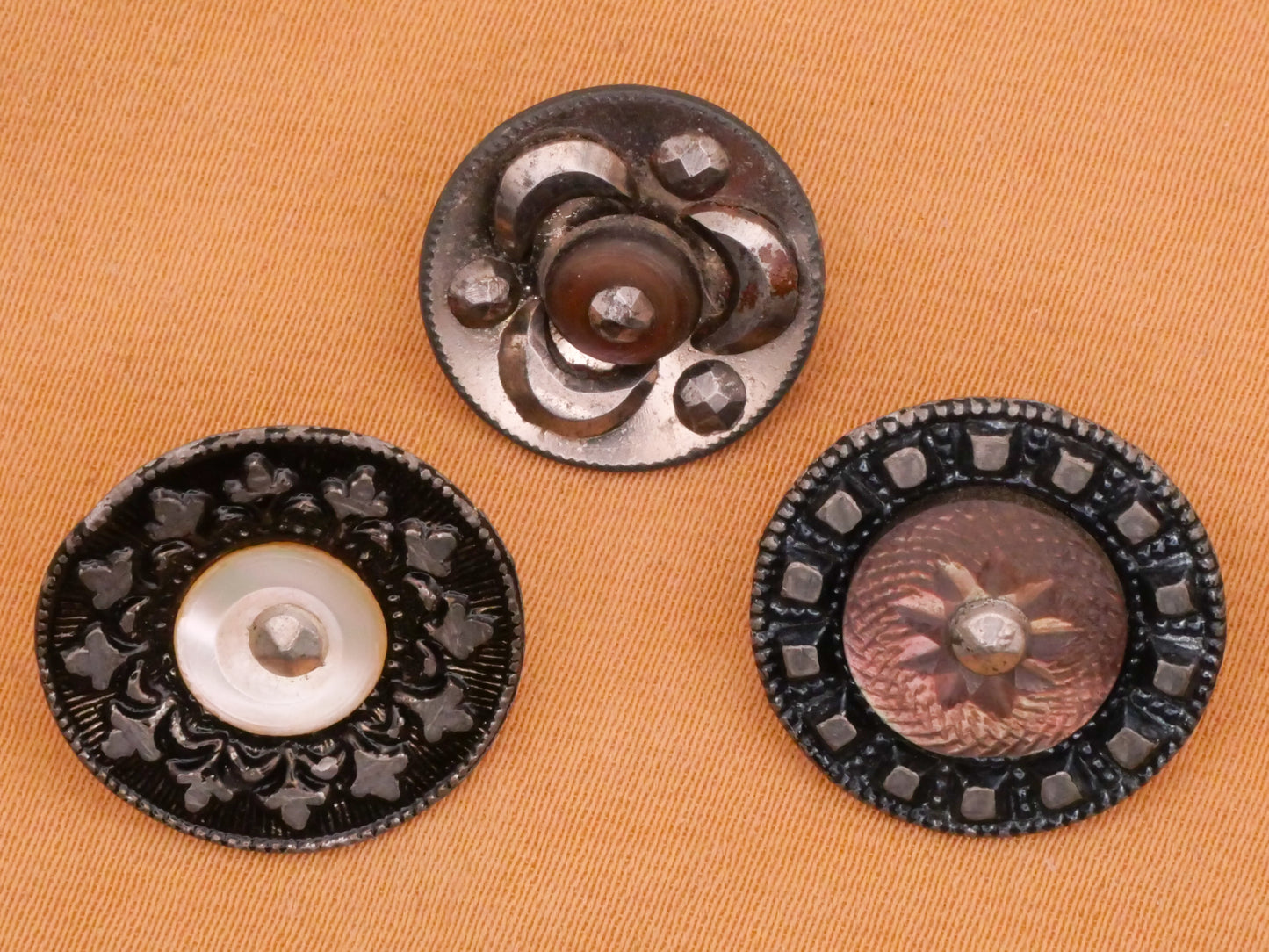 Mother of Pearl Shell Center Metal Button Various 15-17mm